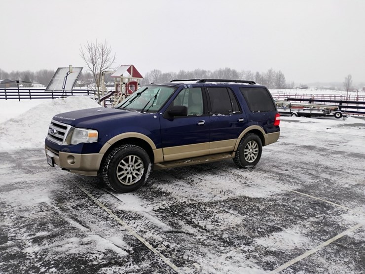2011-ford-expedition-image-1