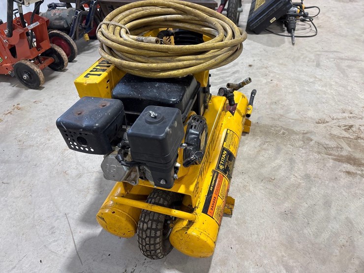 titan-industrial-air-compressor-image-5