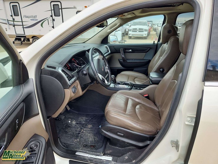 2013-gmc-acadia-slt-image-12