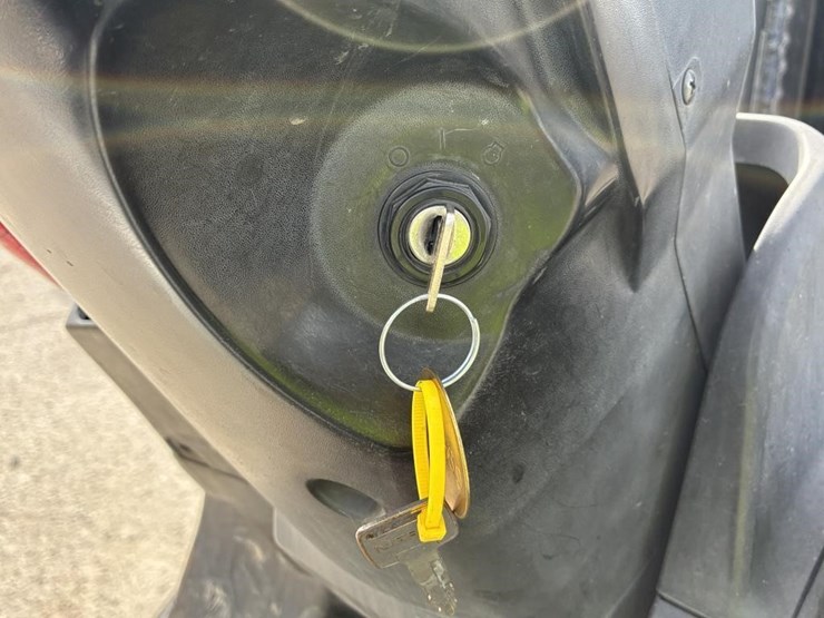 nissan-mug1f2a30jv-image-15