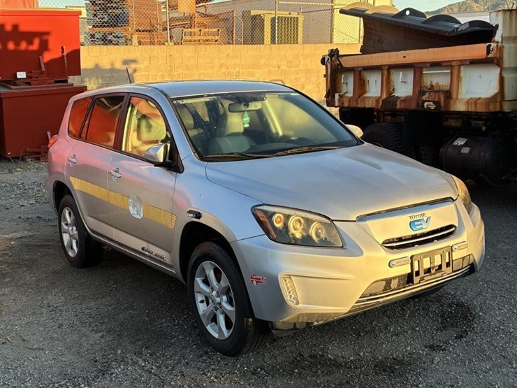 2014-toyota-rav4-image-2