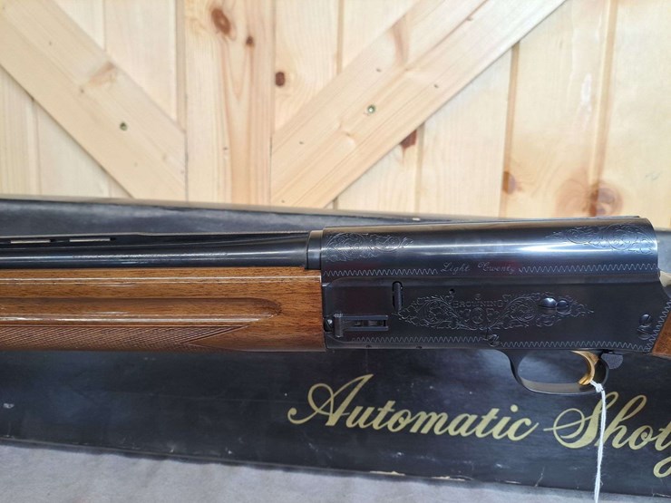 browning-light-twenty-20-gauge-a5-semiauto-shotgun-image-14
