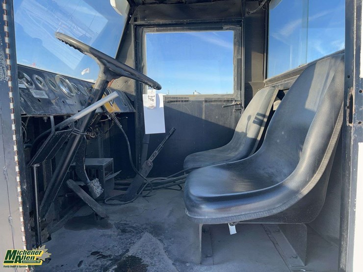 0-airport-tug-with-snow-plow-s/a-service-truck-image-14