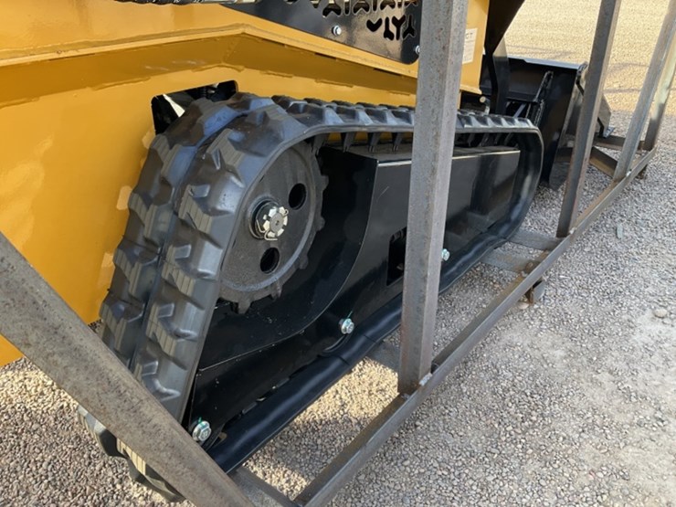 2025-agt-mx-mrt14-stand-up-skid-steer-image-5