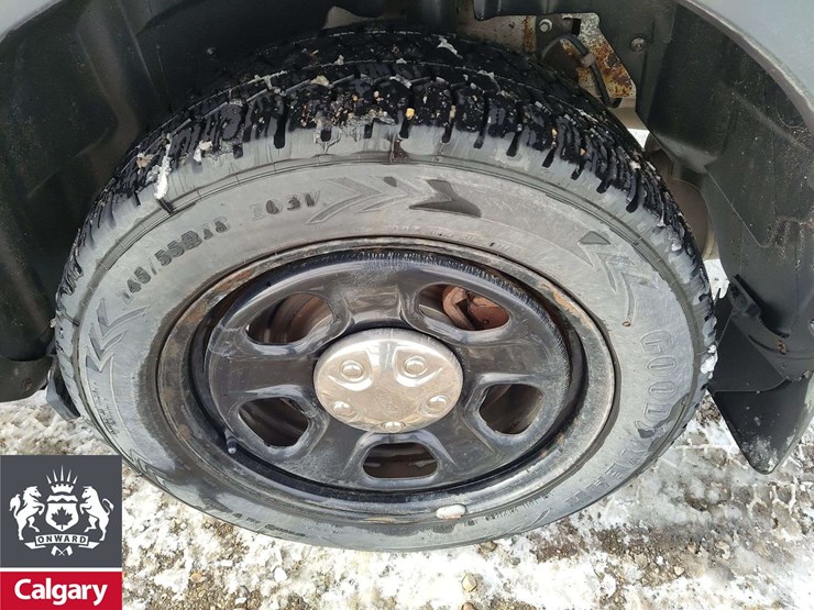 2016-ford-explorer-image-11