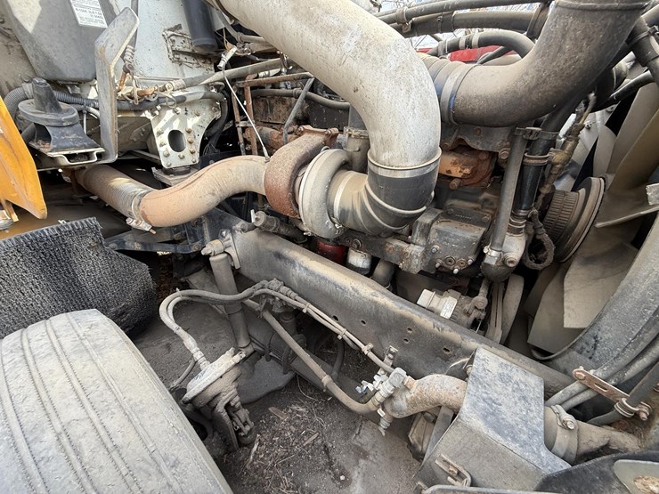 1997-freightliner-fld120-image-38