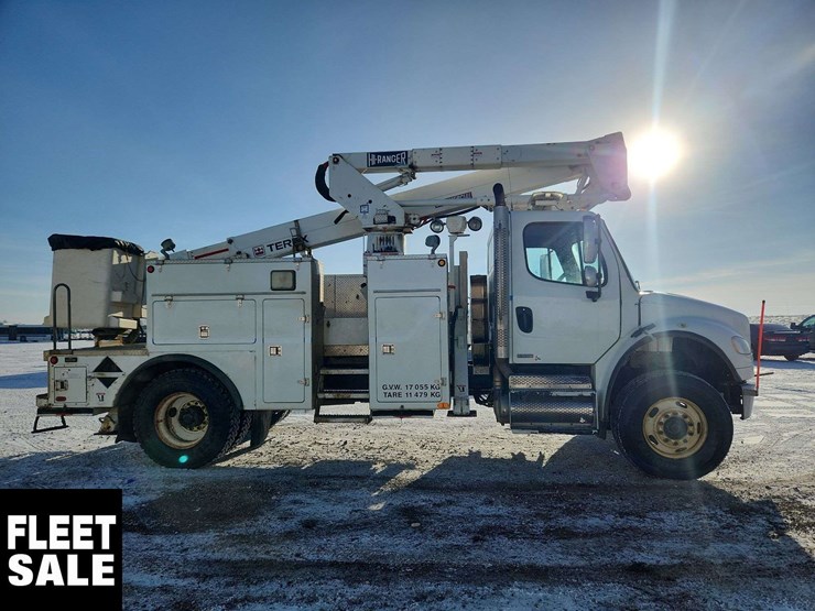 2008-freightliner-m2-106-image-9