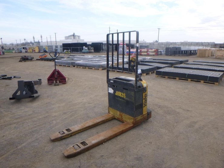 yale-electric-pallet-jack-image-1