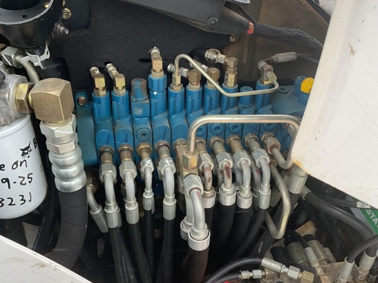 2005-bobcat-331c-image-11