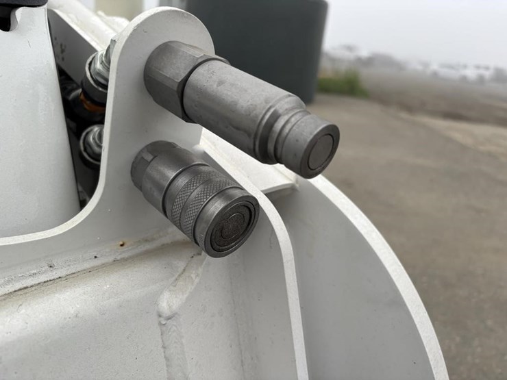 2025-bobcat-mt100-image-13