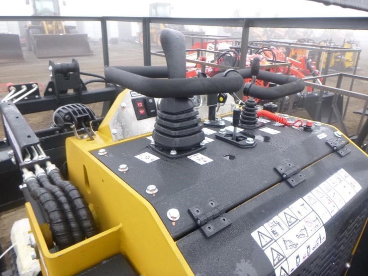 2025-cfg-kktca27-skid-steer-track-loader-image-13