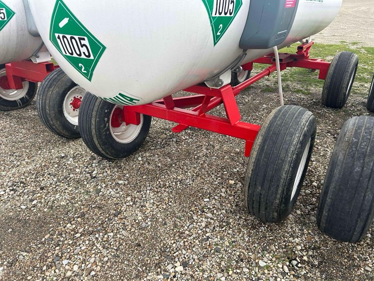 1000-gal.-nh3-tank-on-gear-#13-image-7