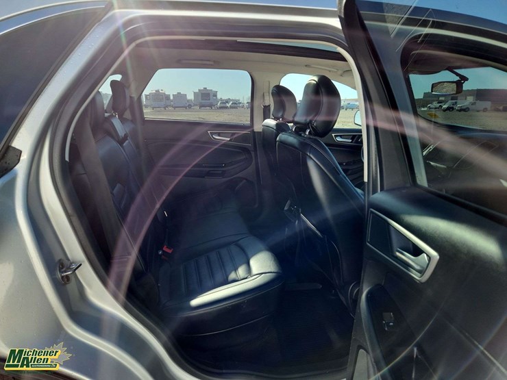 2017-ford-edge-sel-image-18