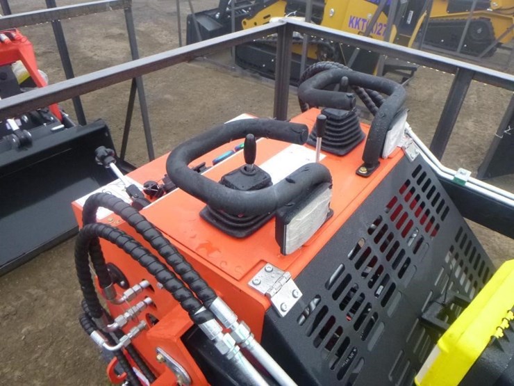 2025-agt-lrt23-skid-steer-track-loader-image-14