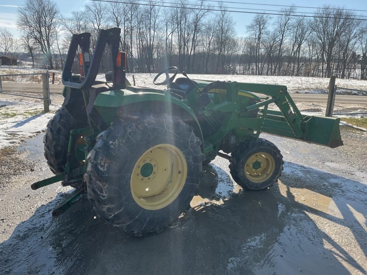 john-deere-4044m-image-7