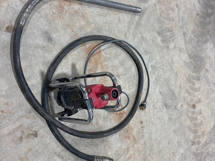 mustang-cv3500-concrete-vibrator-image-2