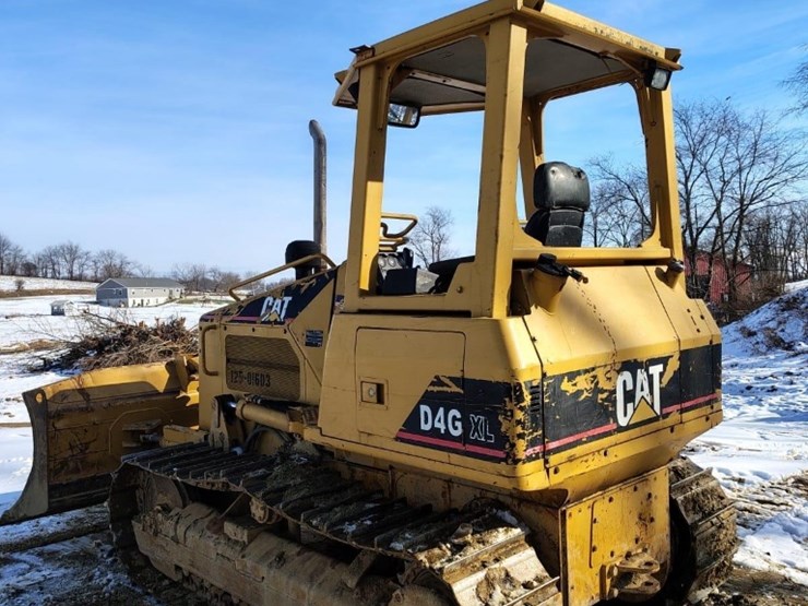 2005-caterpillar-d4g-xl-image-10