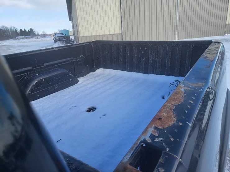 2004-chevrolet-2500hd-image-18