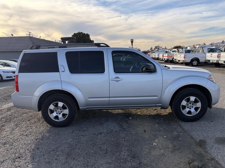 2012-nissan-pathfinder-image-8