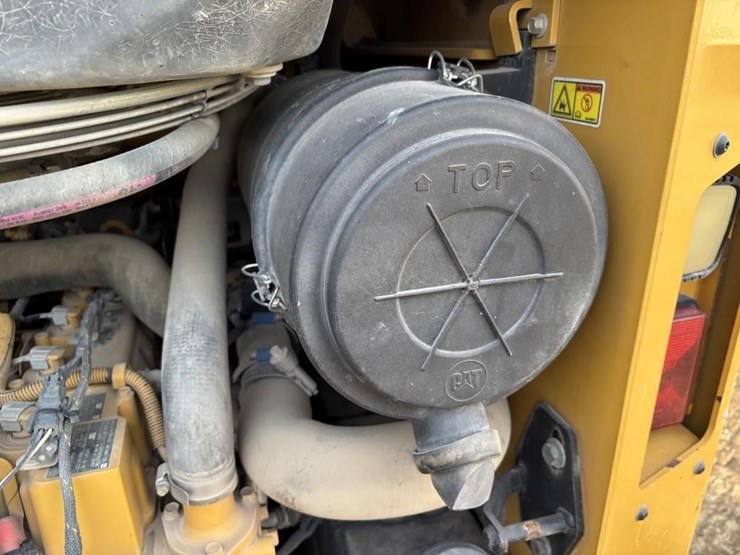 2021-caterpillar-259d3-image-37