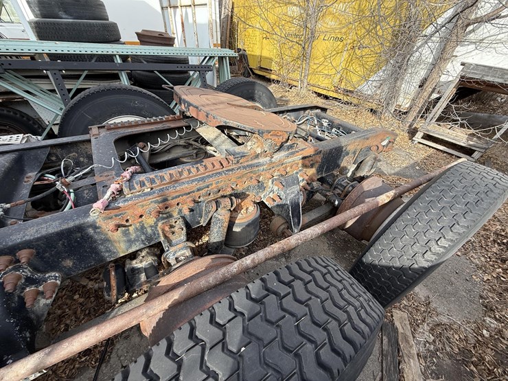 1997-freightliner-fld120-image-12