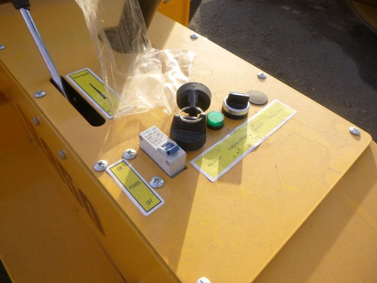 sdlool-sl850-tandem-vibratory-roller-image-17