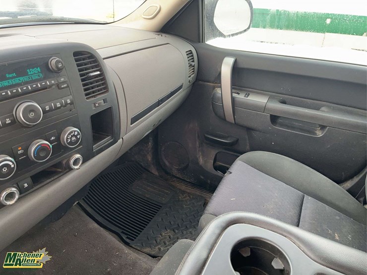 2010-chevrolet-silverado-1500-image-21