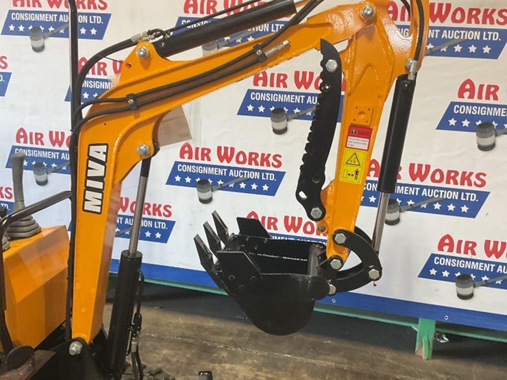 (inv.50041)-new-unused-miva-va13-mini-excavator,-13.5-hp-gas-engine,-manual-thumb,-blade,-aux.-hyd.-image-6