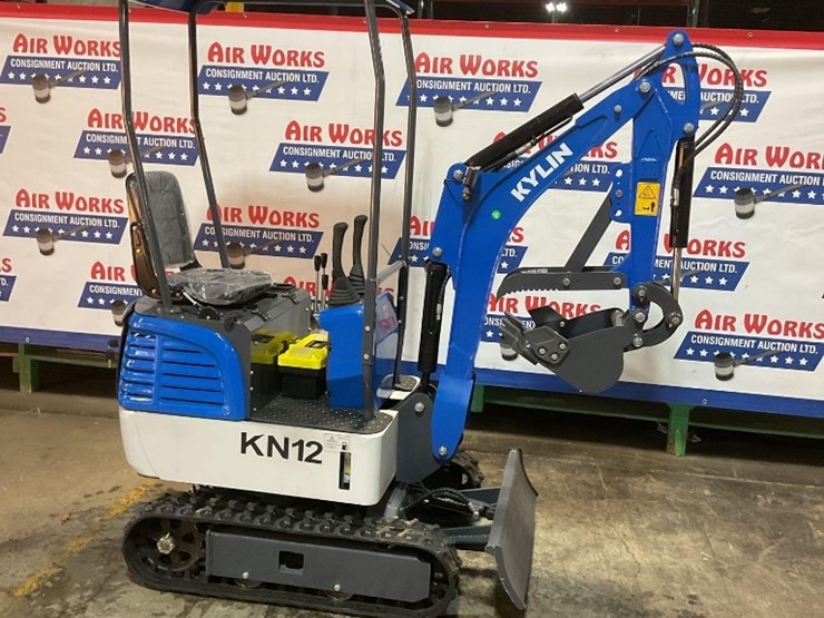 (inv.50010)-new-unused-kylin-kn12-mini-excavator,-14-hp-gas-engine,-manual-thumb,-16"-bucket,-blade-image-1