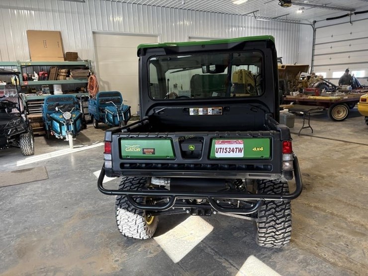 2024-john-deere-gator-image-4