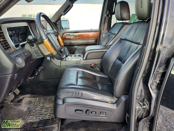 2013-lincoln-navigator-image-15