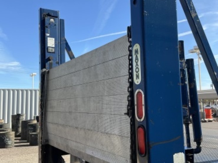 2007-peterbilt-335-image-12