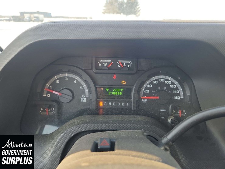 2014-ford-cargo-image-21