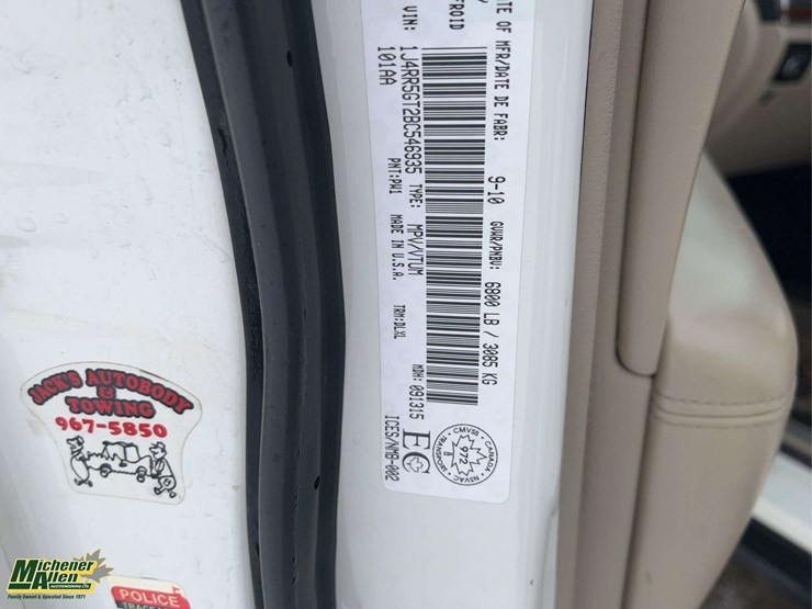 2011-jeep-grand-cherokee-limited-image-27