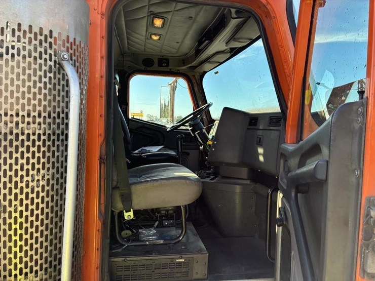 2001-international-2001-image-9