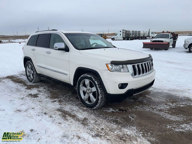2011-jeep-grand-cherokee-limited-image-2