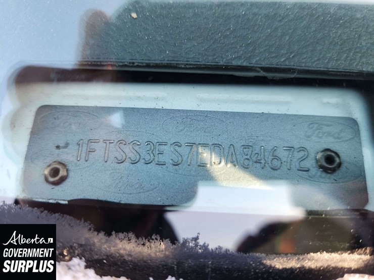 2014-ford-cargo-image-35