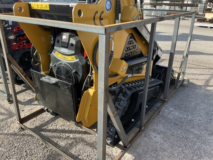 2025-agt-mx-crt23-skid-steer-image-4