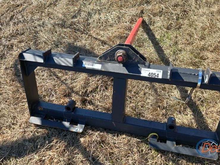 quick-attach-hay-spear-for-skid-steer-image-1