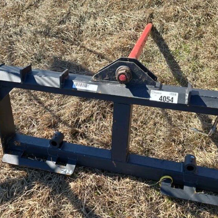 QUICK ATTACH HAY SPEAR FOR SKID STEER