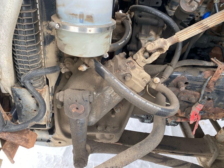 2005-sterling-at-9000-semi-tractor-image-32