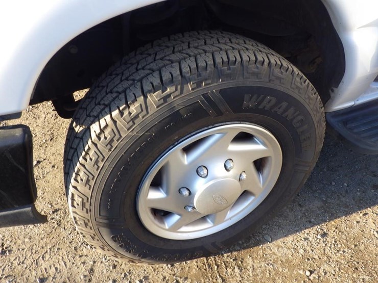 2012-ford-cargo-image-13