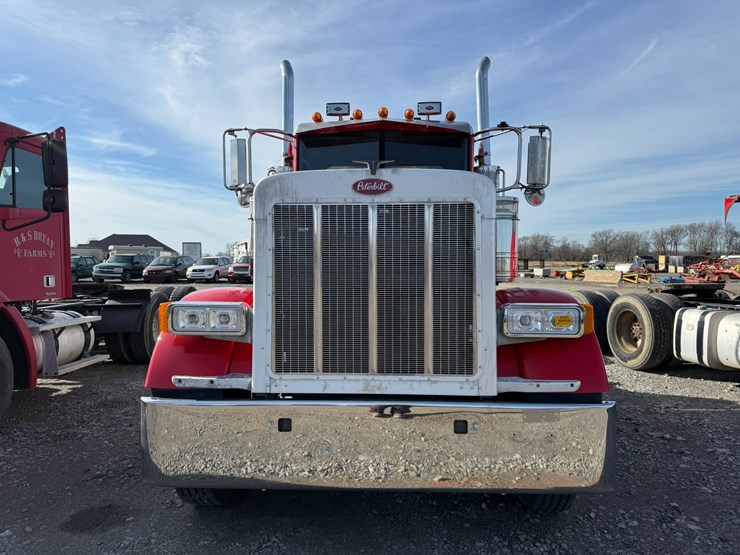 2014-peterbilt-389-image-2