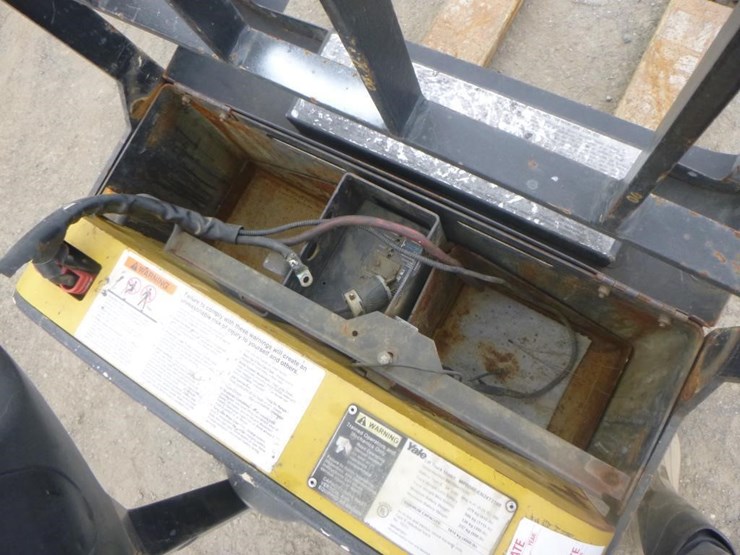 yale-electric-pallet-jack-image-11