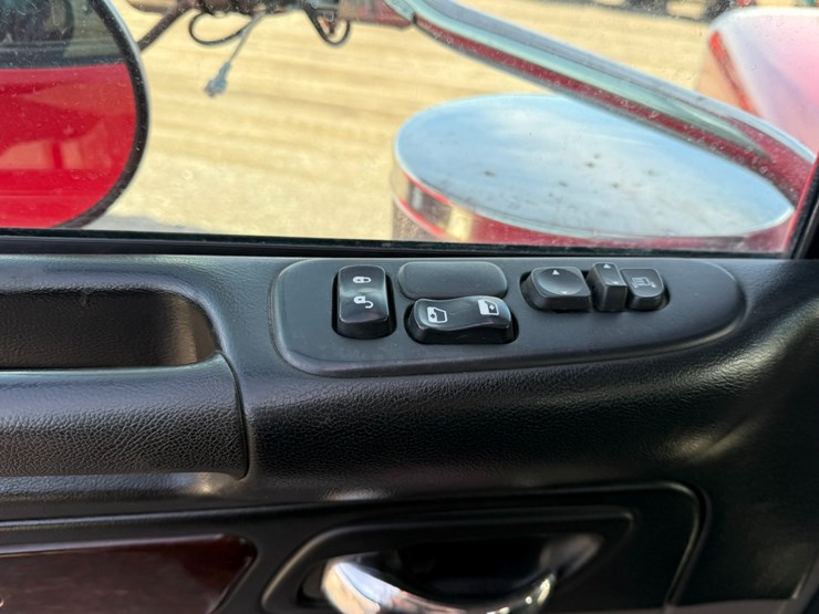 2014-peterbilt-389-image-35