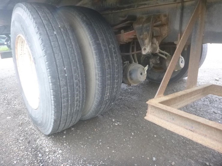 1997-international-4700-image-17