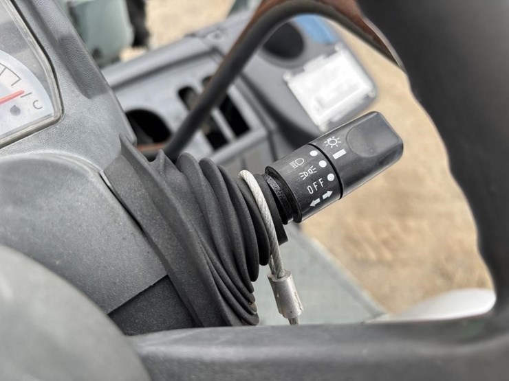 2005-nissan-mcpl02a25lv-image-21