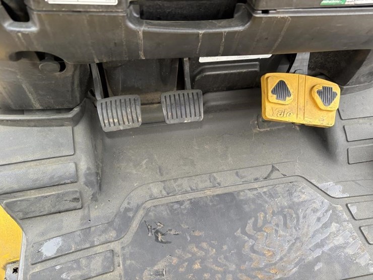 2017-yale-glc120vxntge100-forklift-image-25