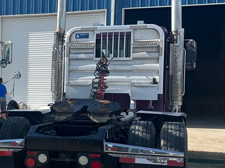 2019-peterbilt-389-image-4