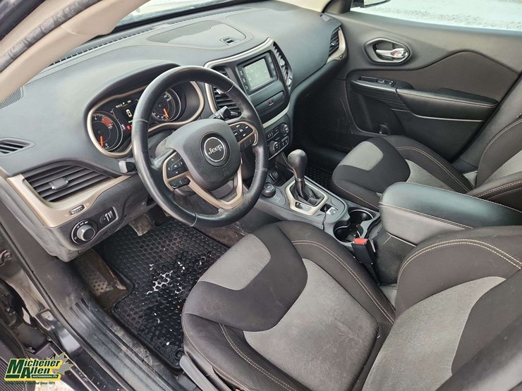 2016-jeep-cherokee-image-19